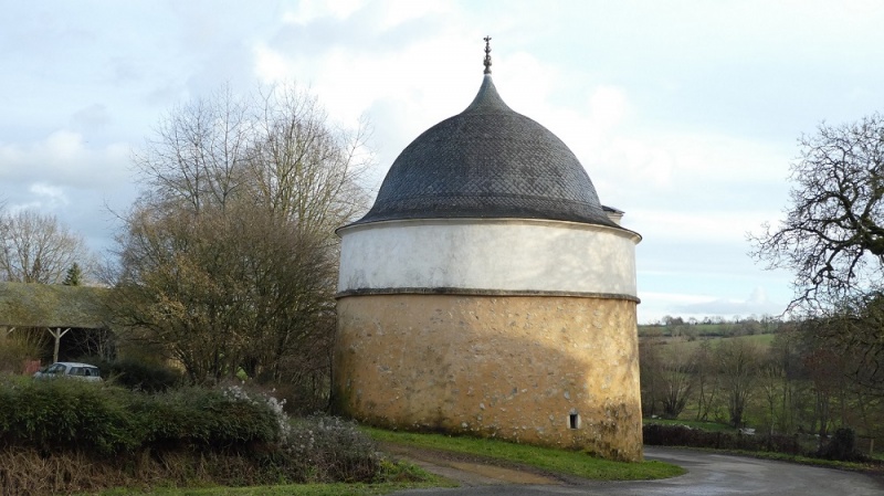 Fichier:Colombier de Vassé.JPG