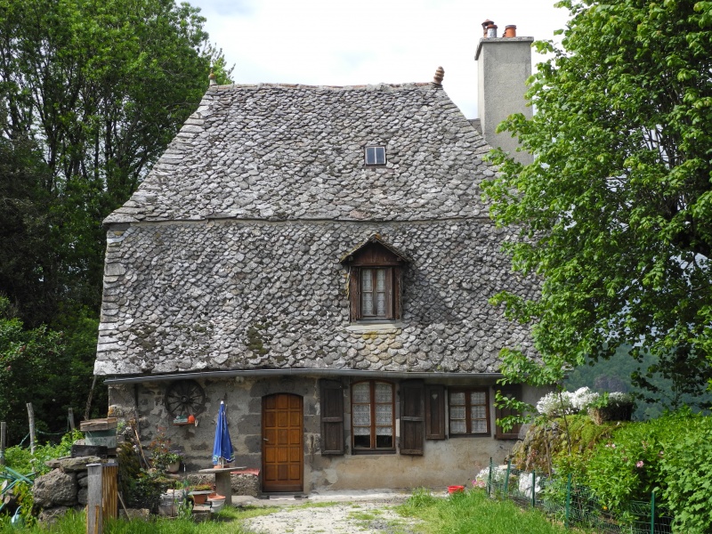 Fichier:Maison paysanne du Cantal.jpg